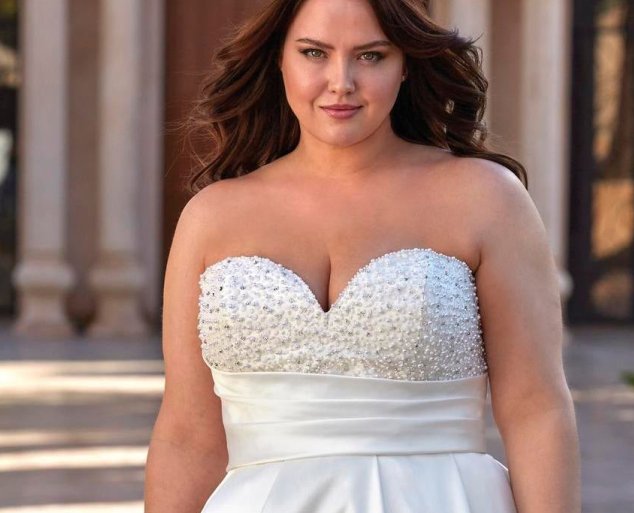 Tippek a tökéletes molett esküvői ruha kiválasztásához